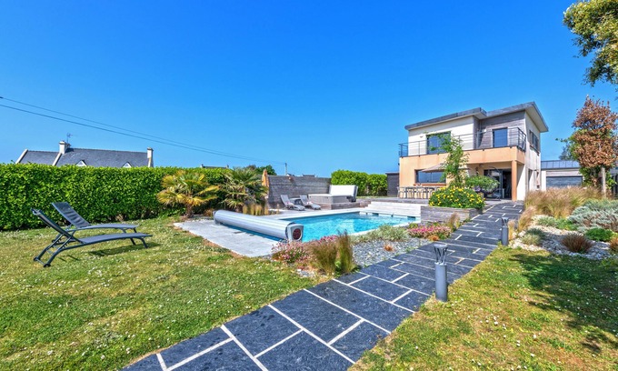 Plouguerneau Villa | Modern and spacious house - 10 people - swimming pool and SPA - in front of the sea