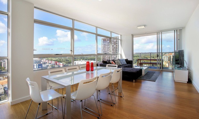 Zetland Apartment | Modern and Spacious 3BR Zetland Apartment with Views over Moore Park
