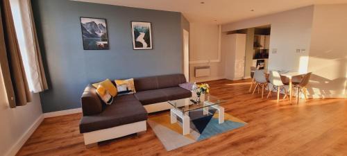 Castle Apartment | Modern and spacious Swansea centre apartment