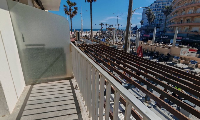 La Jetee Apartment | Modern apartment with air conditioning and parking in the heart of Canet Beach