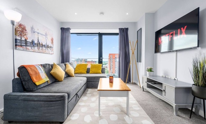 Salford Apartment | Modern Apartment: Central Manchester