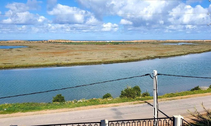 Oulad Aissa Apartment | Modern apart no2 with breathtaking views of the water