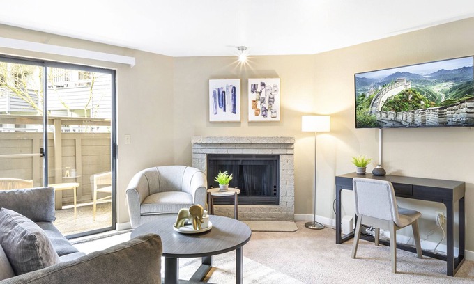 Mountlake Terrace Apartment | Modern Apartment in Prime Location (ID8407X90)