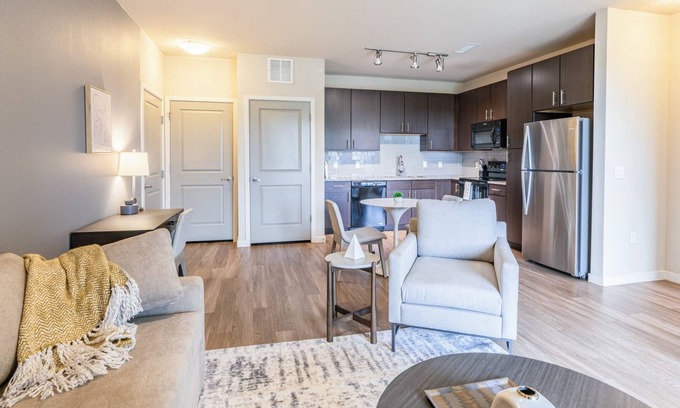 Highlands Ranch Apartment | Modern Apartment in Prime Location (ID7516X47)