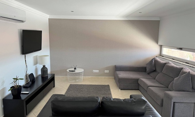 Lagoa e Carvoeiro Apartment | Modern apartment 5 km from Carvoeiro with terrace and barbecue