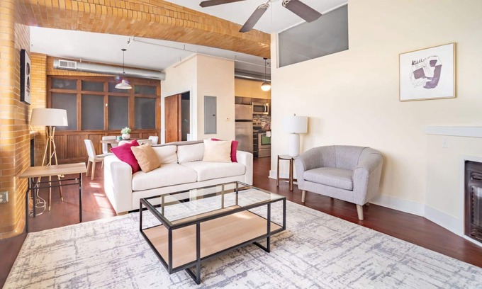 Tremont Apartment | Modern Apartment in Prime Location (ID1214X607)
