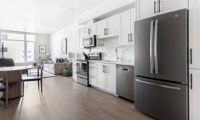 Downtown Vancouver Apartment | Modern Apartment in Prime Location (ID9717X89)