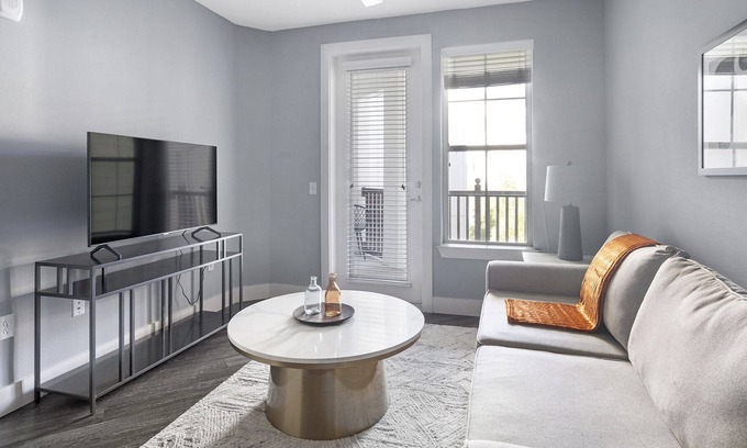 College Park Apartment | Modern Apartment in Prime Location (ID4332X66)