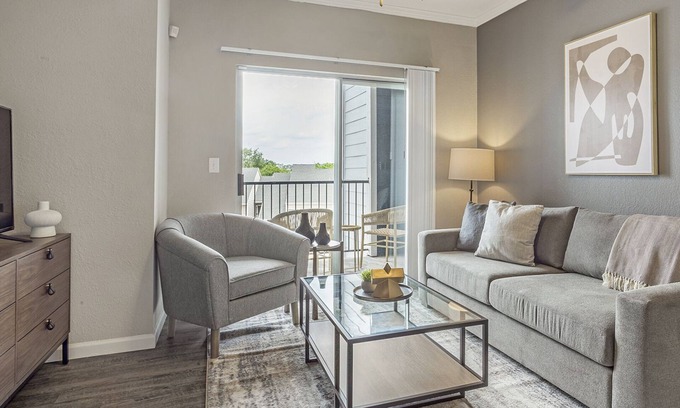 East Riverside - Oltorf Apartment | Modern Apartment in Prime Location (ID9196X08)