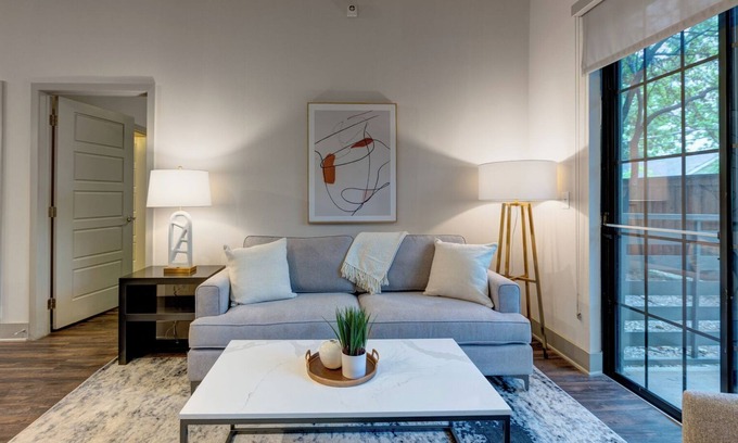 Oak Cliff Apartment | Modern Apartment in Prime Location (ID1779X40)