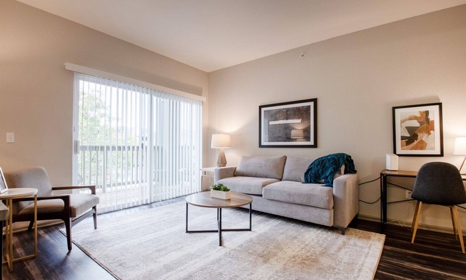 Denver Apartment | Modern Apartment in Prime Location (ID1903X87)