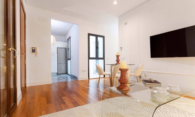 San Bartolome Apartment | Modern Apartment in Seville. Corral del Rey II