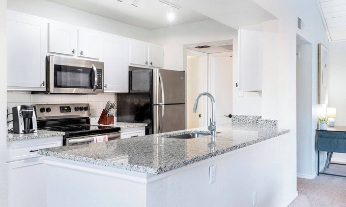 Fort Worth Apartment | Modern Apartment in Prime Location (ID2677X39)