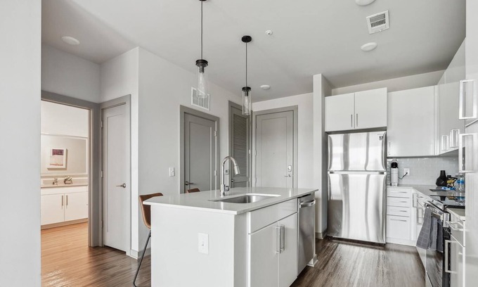River District Apartment | Modern Apartment in Prime Location (ID6832X09)
