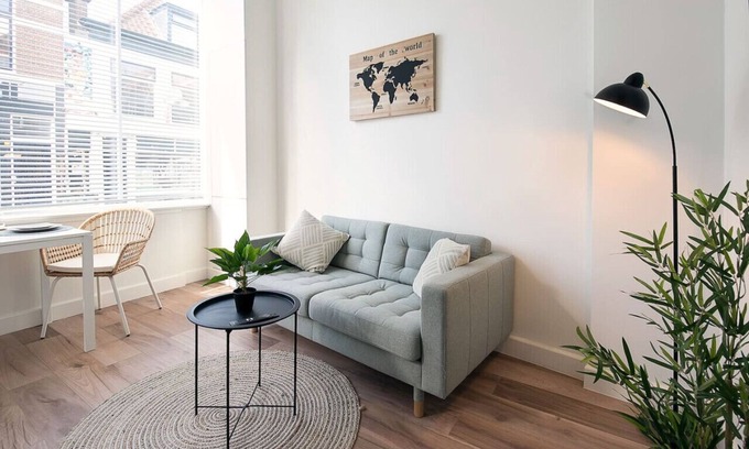 Scheveningen Badplaats Apartment | Modern apartment near Scheveningen beach