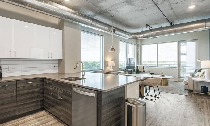 Historic Old Northeast Apartment | Modern Apartment in Prime Location (ID3063)