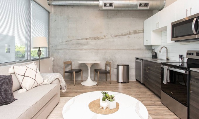 Historic Old Northeast Apartment | Modern Apartment in Prime Location (ID3065)