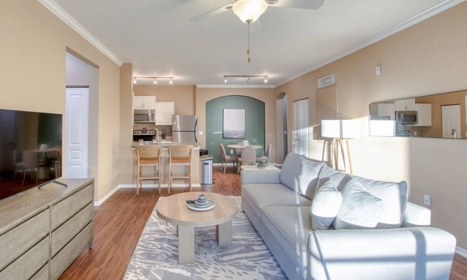 Pinellas Park Apartment | Modern Apartment in Prime Location (ID1836X26)