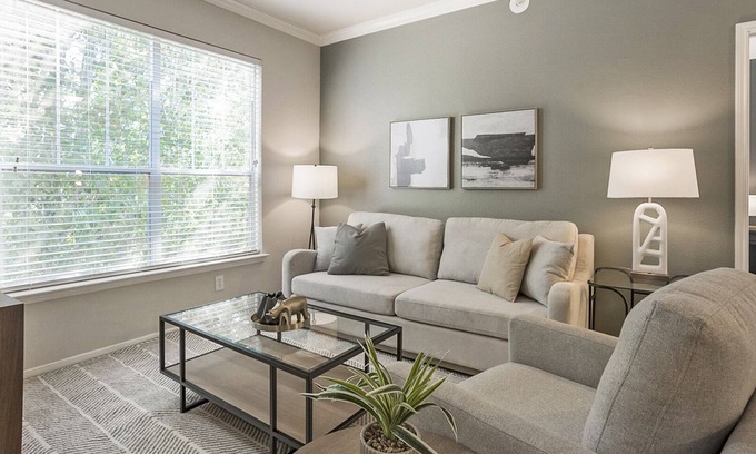 Alden Bridge Apartment | Modern Apartment in Prime Location (ID5888X16)