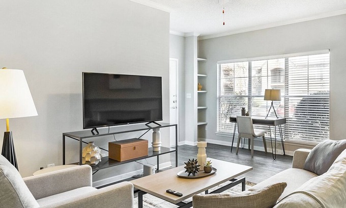 Crestline Heights Apartment | Modern Apartment in Prime Location (ID8796X21)