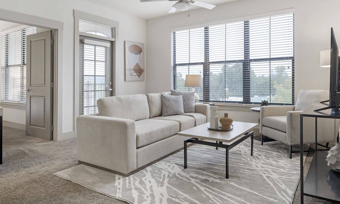 Crestline Heights Apartment | Modern Apartment in Prime Location (ID3573X89)