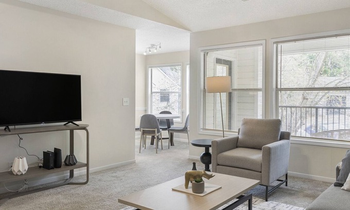 Winston - Salem Apartment | Modern Apartment in Prime Location (ID9206X15)