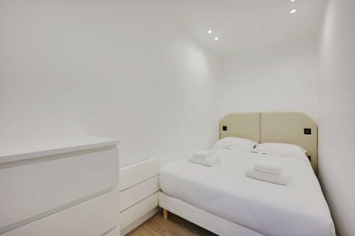 Aubervilliers Apartment | Modern apartment with terrace