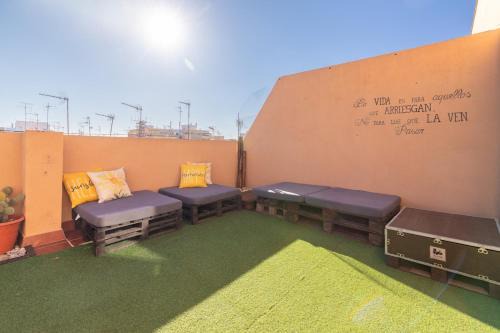 Burriana Apartment | Modern Apartment with Terrace & BBQ