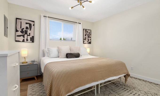 Downtown Columbus Apartment | Modern Apt | Parking | Near German Village + Dtwn