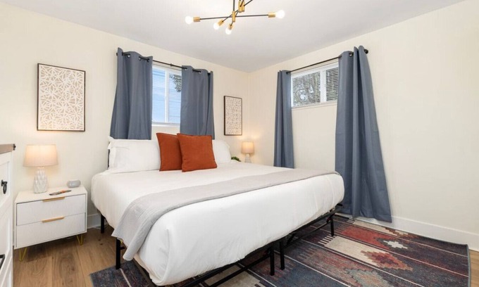 Downtown Columbus Apartment | Modern Apt | Parking | Near German Village + Dtwn