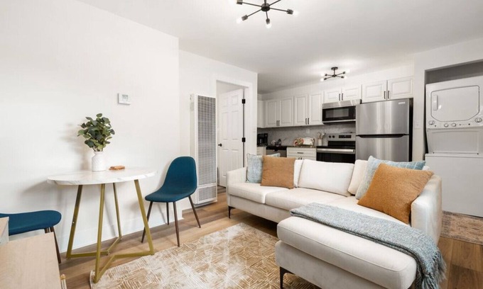Downtown Columbus Apartment | Modern Apt | Parking | Near German Village + Dtwn