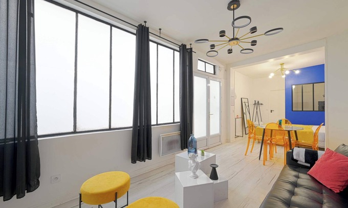Plaisance Apartment | Modern Artistic Studio