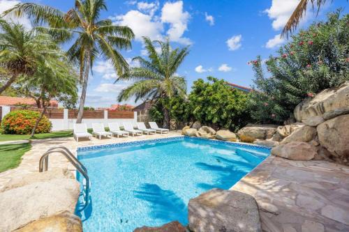 Santa Cruz House | Modern Aruba Villa 5br Private Pool