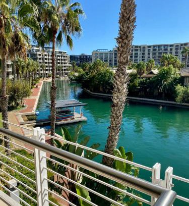 Victoria and Alfred Waterfront Apartment | Modern, beautiful 1 bed with views -V&A Waterfront