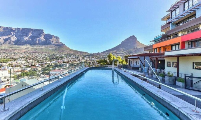 Schotsche Kloof Apartment | Modern Bo-Kaap Retreat with Mountain Views & Pool