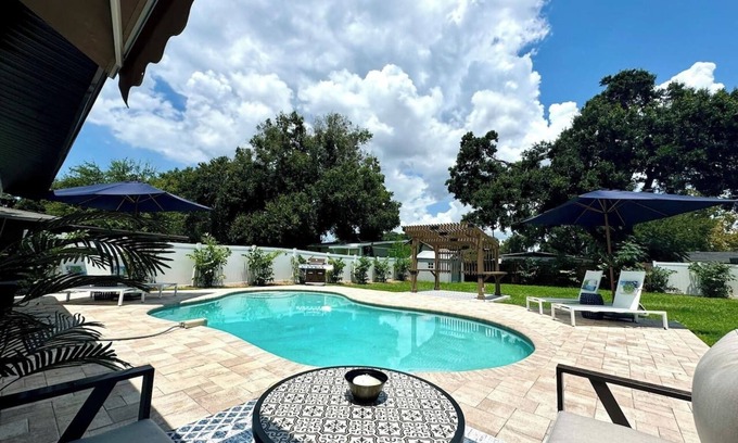 Sun Bay South House | Modern Boho- 4/3-King Beds/Pool! Pet friendly!