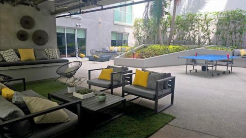 Palms Apartment | Modern Boutique Living in Culver City