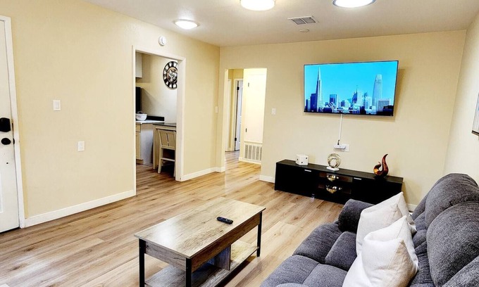 The Villas Apartment | Modern & Bright 2BR Santana Row | Silicon Valley Stay