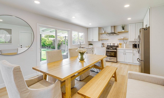 Sea View Estates House | Modern & Bright 3bd/2bth home