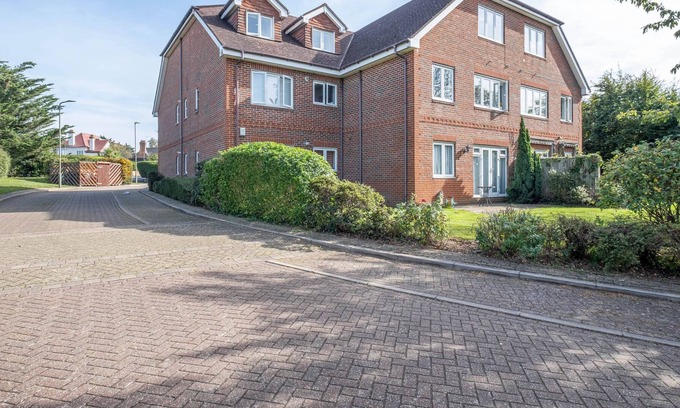 Oakleigh Apartment | Modern Bright Spacious 2 bed Barnet Apt
