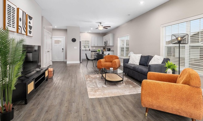 Grandville Condo | Modern Build 4BR 4BA Two Condo w Garage and Patio