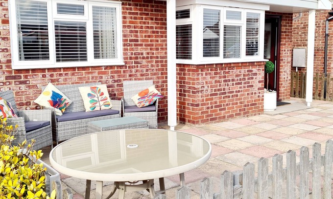 Walcott House | Modern Bungalow only a few minutes walk to the beach