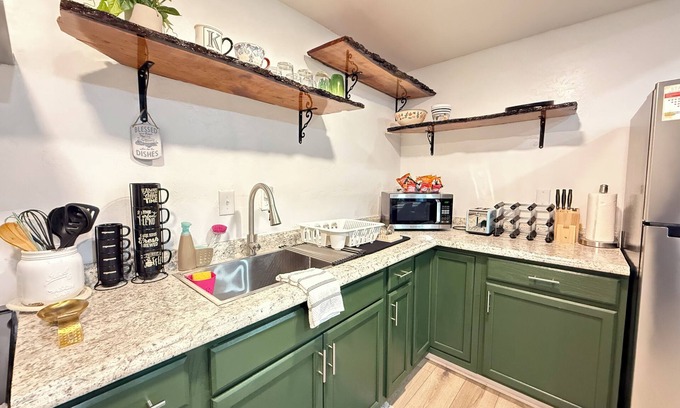 Three Rivers House | Modern Cabin w Mountain View 3.5 MILES to Sequoia NAT’L Prk!