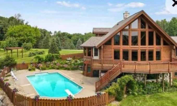 Lodi Cabin | Modern cabin with pool and hot tub and outdoor sauna! Wanderlust Cabin!