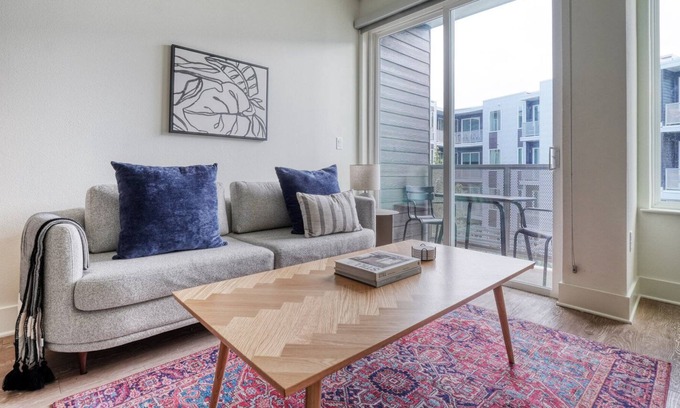 Brentwood Apartment | Modern Central Austin 1BR w/ Pool, Roof & W/D, nr Domain, by Blueground