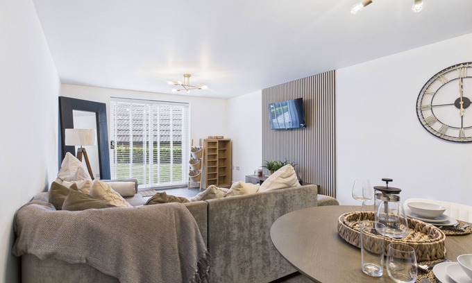 West Thurrock Apartment | Modern ChaffordHundred Apartment Long Stay sleeps2