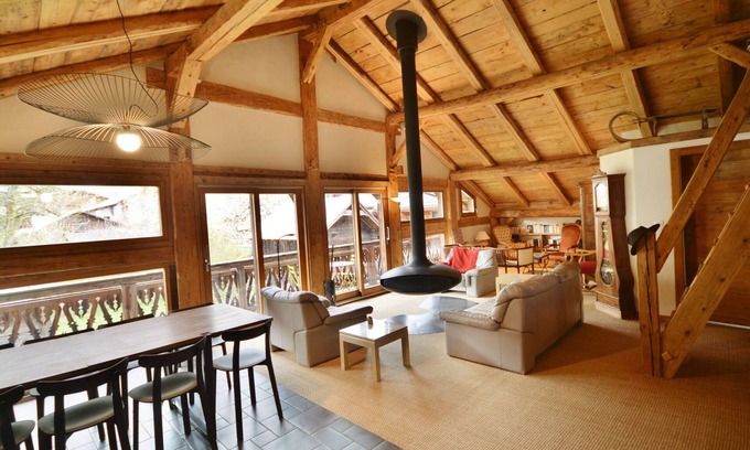 Morzine Apartment | Modern chalet for 10 near slopes with parking and WIFI