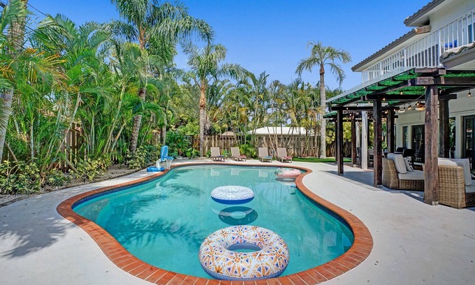 Pompano Beach Villa | Modern Chic 7-BR w/Amazing Pool & Gameroom