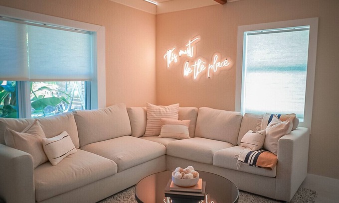 Victoria Park Condo | Modern & Chic Condo Prime Location Run by Owners