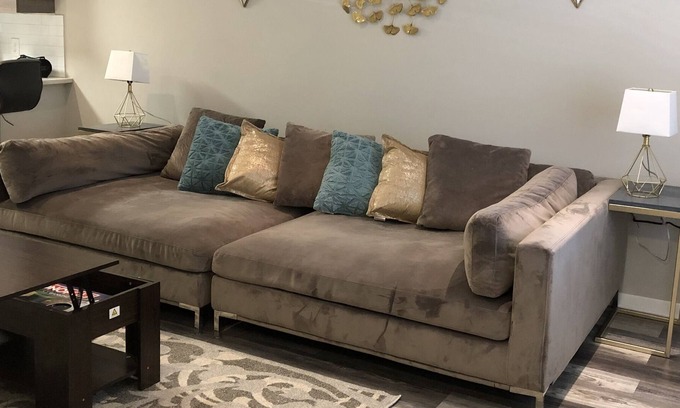 Loring Heights Condo | Modern chic living with a splash of AQUA